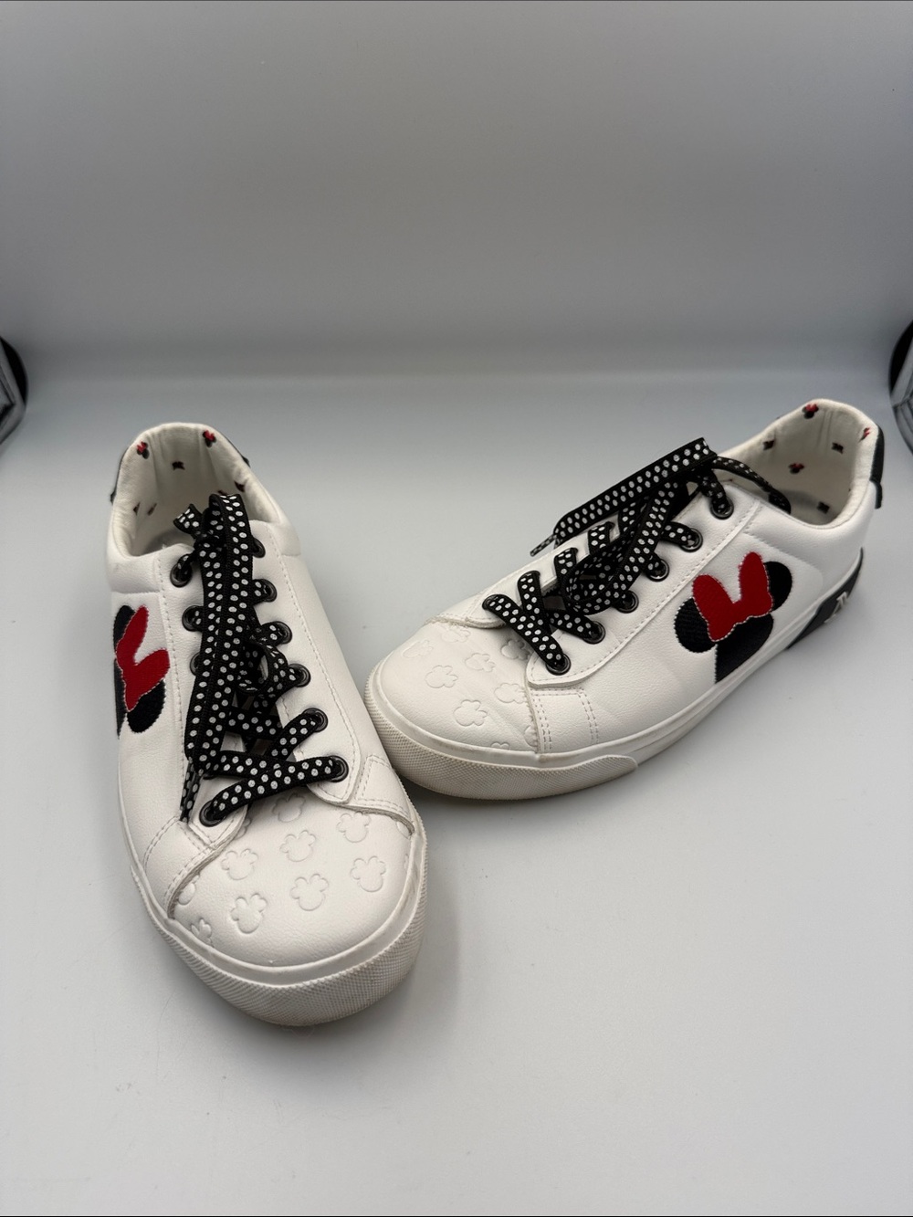 Minnie Athletic Sneakers with Red and Black Accent